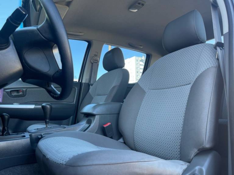TOYOTA - HILUX - 2013/2013 - Branca - R$ 125.900,00