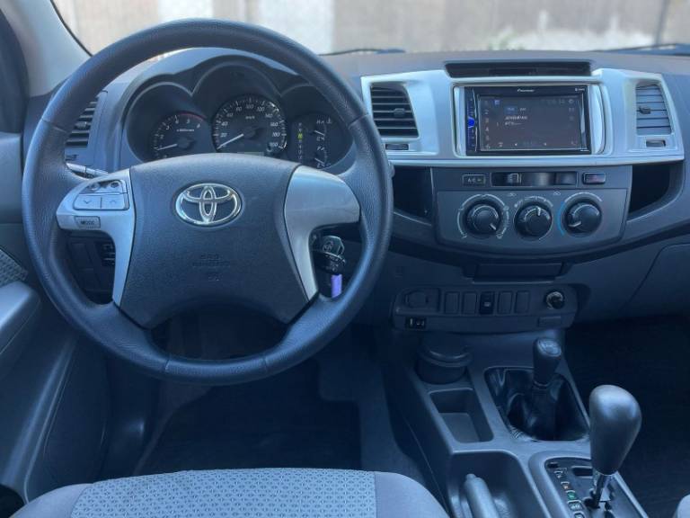 TOYOTA - HILUX - 2013/2013 - Branca - R$ 125.900,00