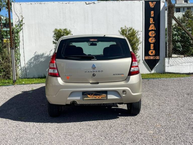 RENAULT - SANDERO - 2011/2012 - Bege - R$ 35.900,00