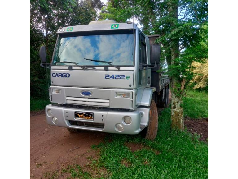 FORD - CARGO 2422 - 2009/2009 - Prata - R$ 225.000,00