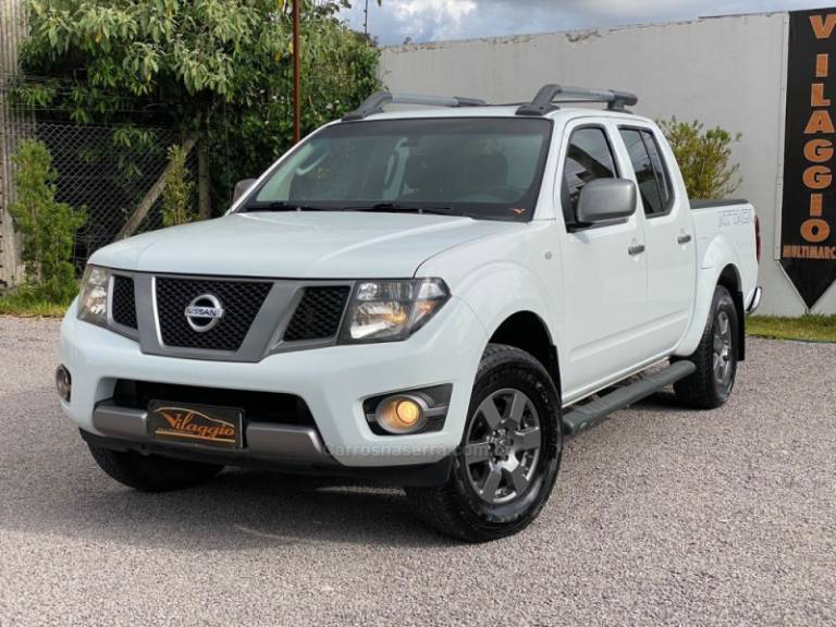 NISSAN - FRONTIER - 2014/2015 - Branca - R$ 105.900,00