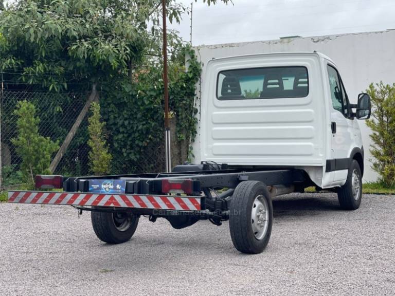 IVECO - DAILY - 2011/2012 - Branca - R$ 145.000,00