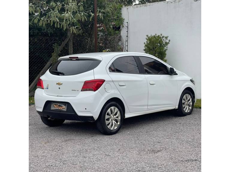 CHEVROLET - ONIX - 2017/2017 - Branca - R$ 52.900,00
