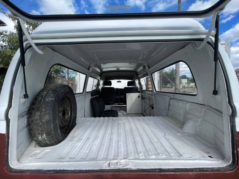 VOLKSWAGEN - KOMBI - 2000/2001 - Branca - R$ 22.900,00