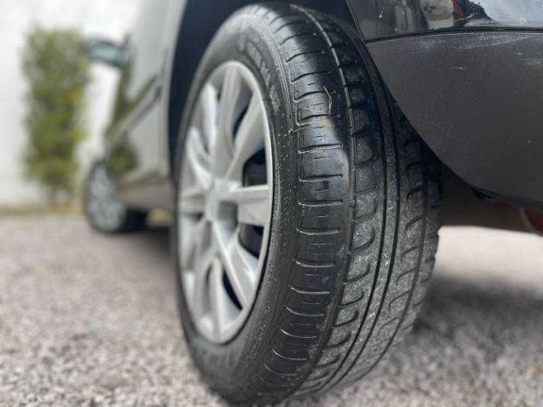 VOLKSWAGEN - FOX - 2009/2009 - Preta - R$ 32.900,00