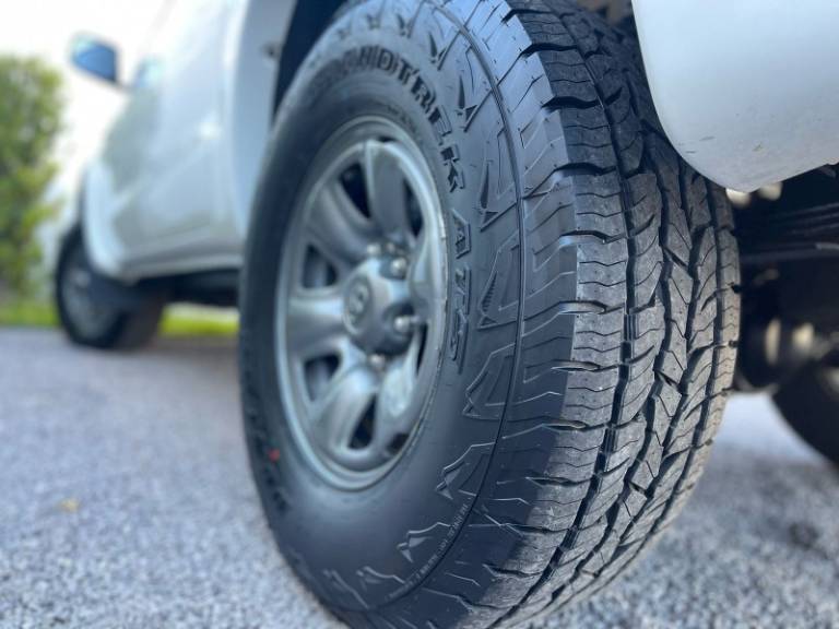TOYOTA - HILUX - 2013/2013 - Branca - R$ 125.900,00