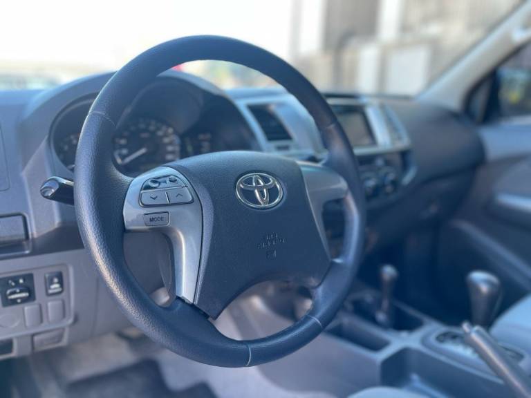 TOYOTA - HILUX - 2013/2013 - Branca - R$ 125.900,00