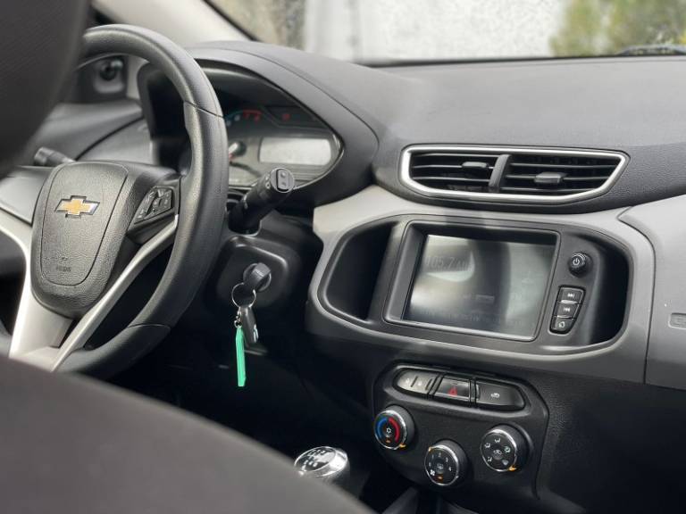 CHEVROLET - ONIX - 2017/2017 - Branca - R$ 56.900,00