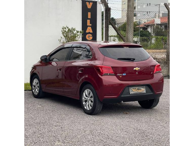 CHEVROLET - ONIX - 2017/2018 - Vinho - R$ 58.900,00