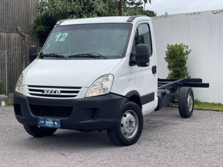 IVECO - DAILY - 2011/2012 - Branca - R$ 145.000,00