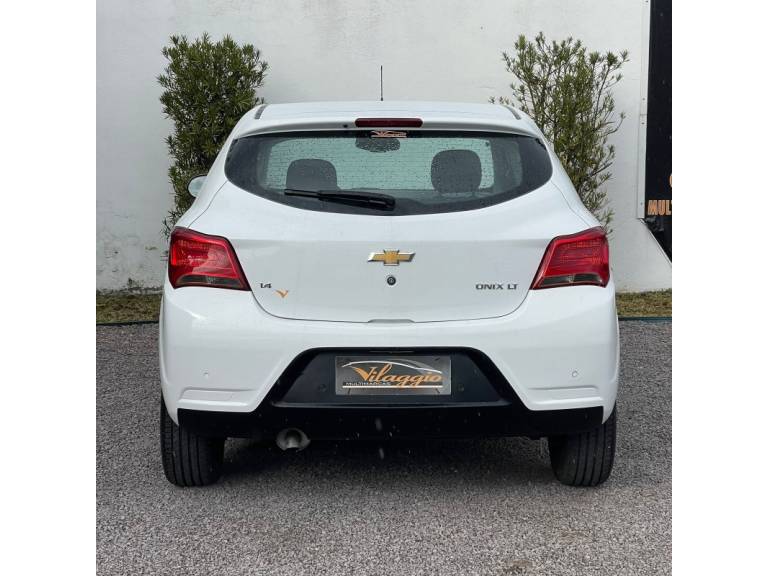 CHEVROLET - ONIX - 2017/2017 - Branca - R$ 56.900,00