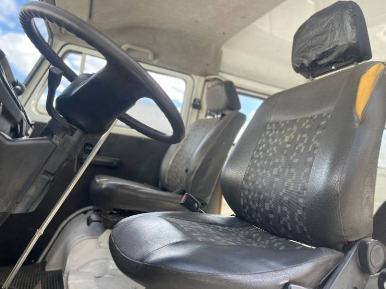 VOLKSWAGEN - KOMBI - 2000/2001 - Branca - R$ 22.900,00