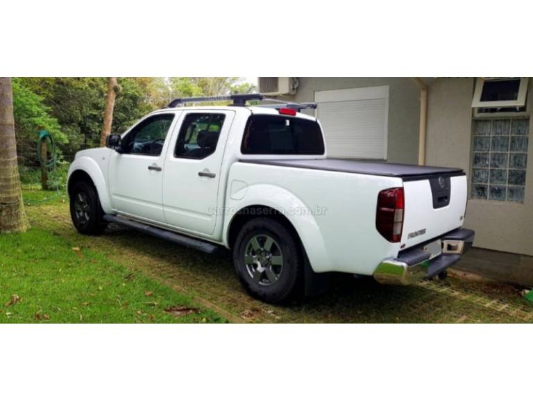 NISSAN - FRONTIER - 2014/2015 - Branca - R$ 99.900,00