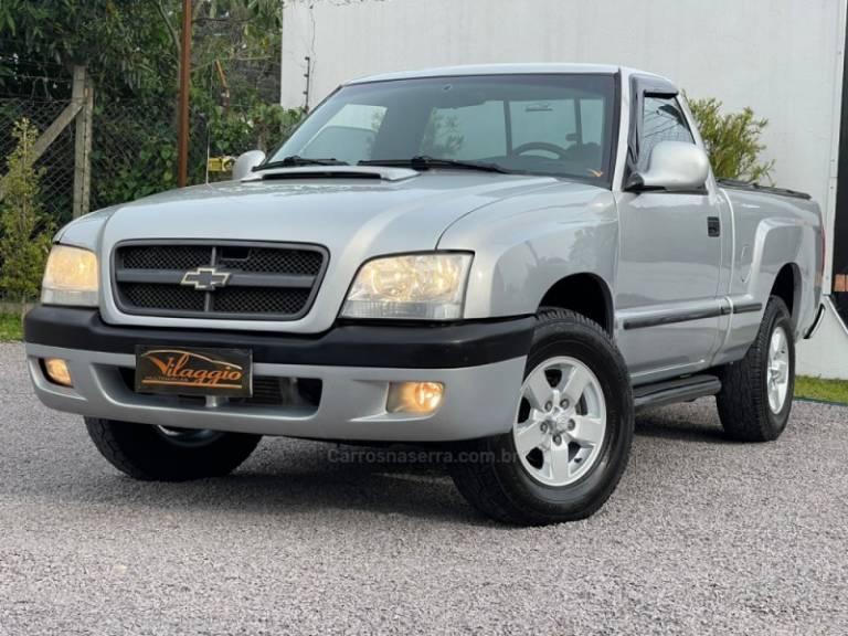 CHEVROLET - S10 - 2001/2001 - Prata - R$ 69.900,00