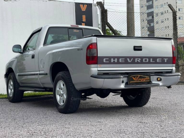 CHEVROLET - S10 - 2001/2001 - Prata - R$ 69.900,00