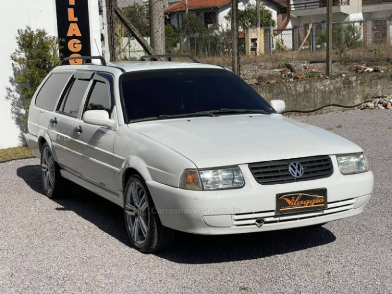 VOLKSWAGEN - QUANTUM - 2000/2001 - Branca - R$ 15.900,00