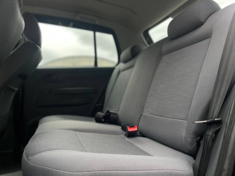 VOLKSWAGEN - FOX - 2009/2009 - Preta - R$ 32.900,00