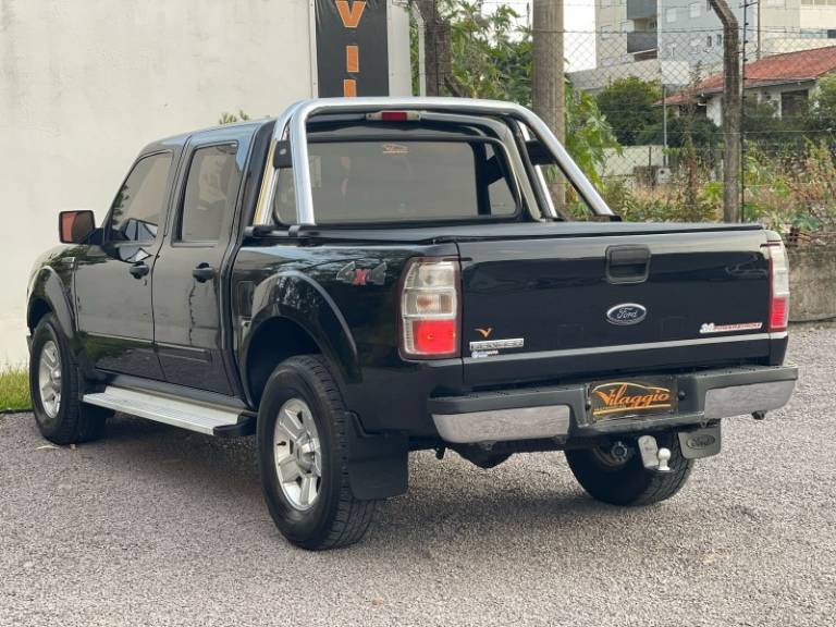 FORD - RANGER - 2011/2012 - Preta - R$ 76.900,00