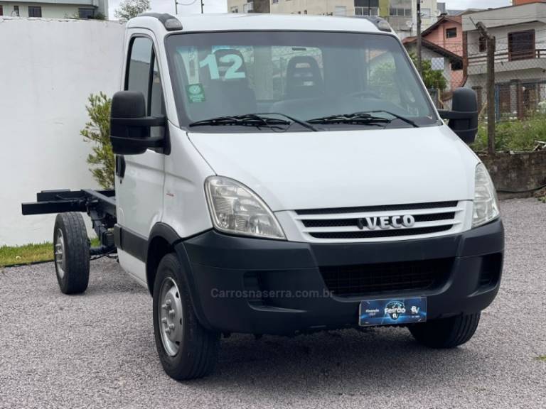 IVECO - DAILY - 2011/2012 - Branca - R$ 145.000,00