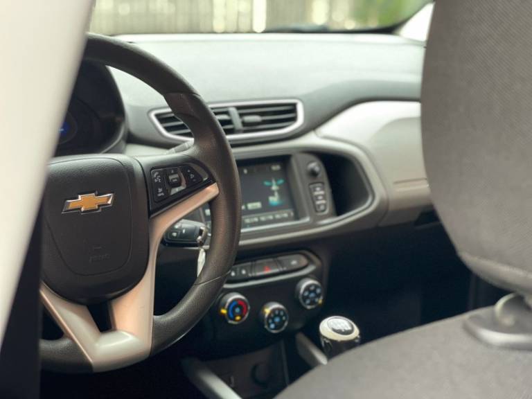 CHEVROLET - ONIX - 2017/2018 - Vinho - R$ 58.900,00
