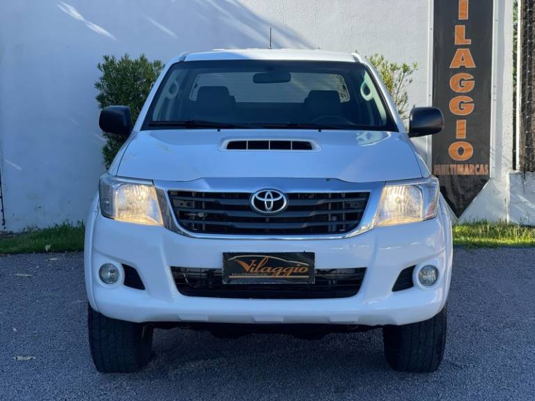 TOYOTA - HILUX - 2013/2013 - Branca - R$ 125.900,00