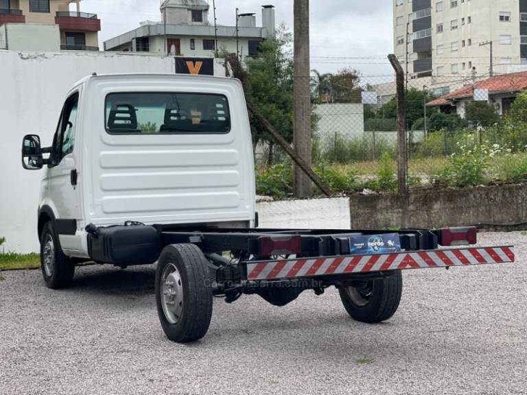 IVECO - DAILY - 2011/2012 - Branca - R$ 145.000,00