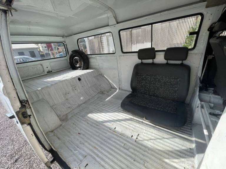 VOLKSWAGEN - KOMBI - 2000/2001 - Branca - R$ 22.900,00