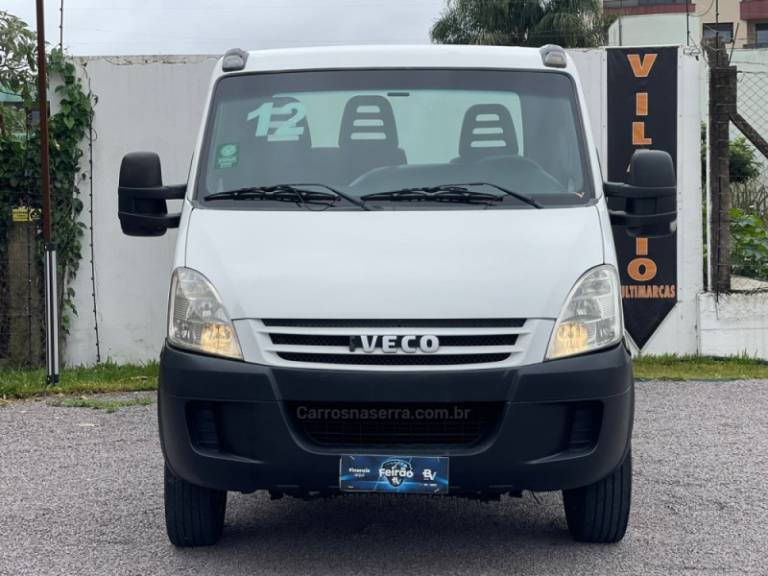 IVECO - DAILY - 2011/2012 - Branca - R$ 145.000,00