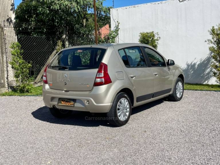 RENAULT - SANDERO - 2011/2012 - Bege - R$ 35.900,00