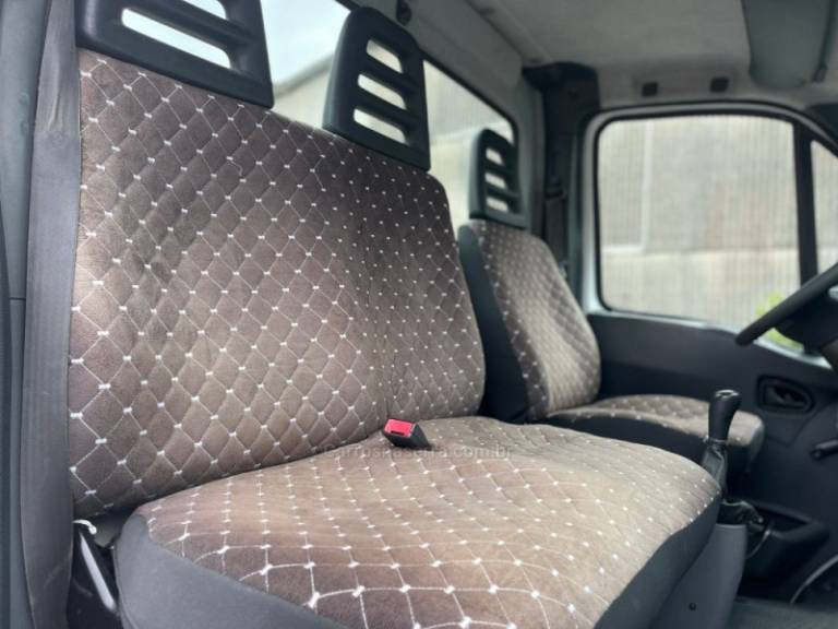 IVECO - DAILY - 2011/2012 - Branca - R$ 145.000,00