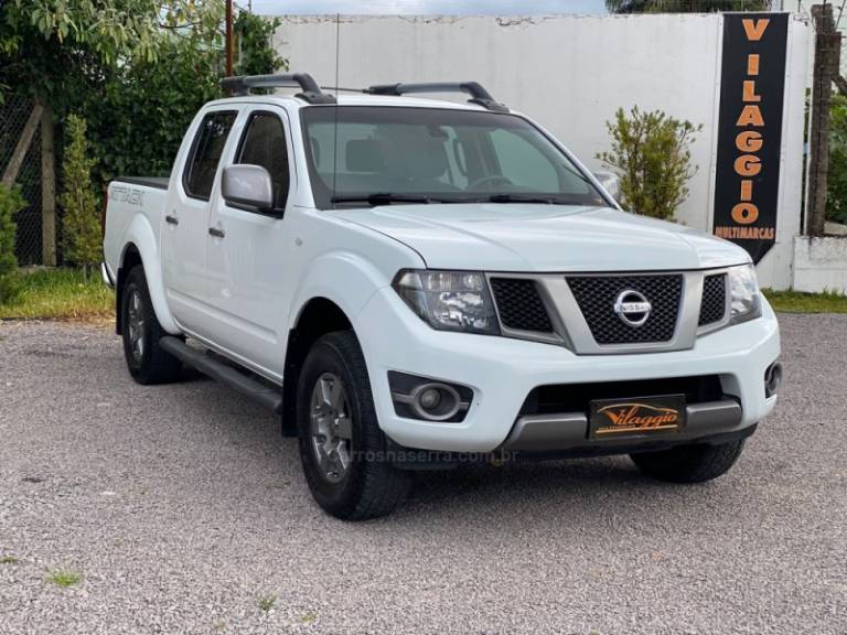 NISSAN - FRONTIER - 2014/2015 - Branca - R$ 105.900,00