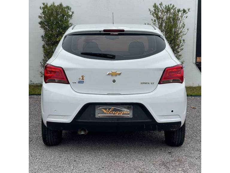 CHEVROLET - ONIX - 2017/2017 - Branca - R$ 52.900,00
