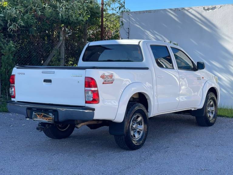 TOYOTA - HILUX - 2013/2013 - Branca - R$ 125.900,00